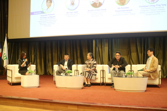 The second half of the forum discusses social and business model innovation